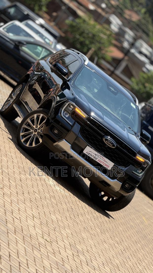 Ford Everest 2023 Black