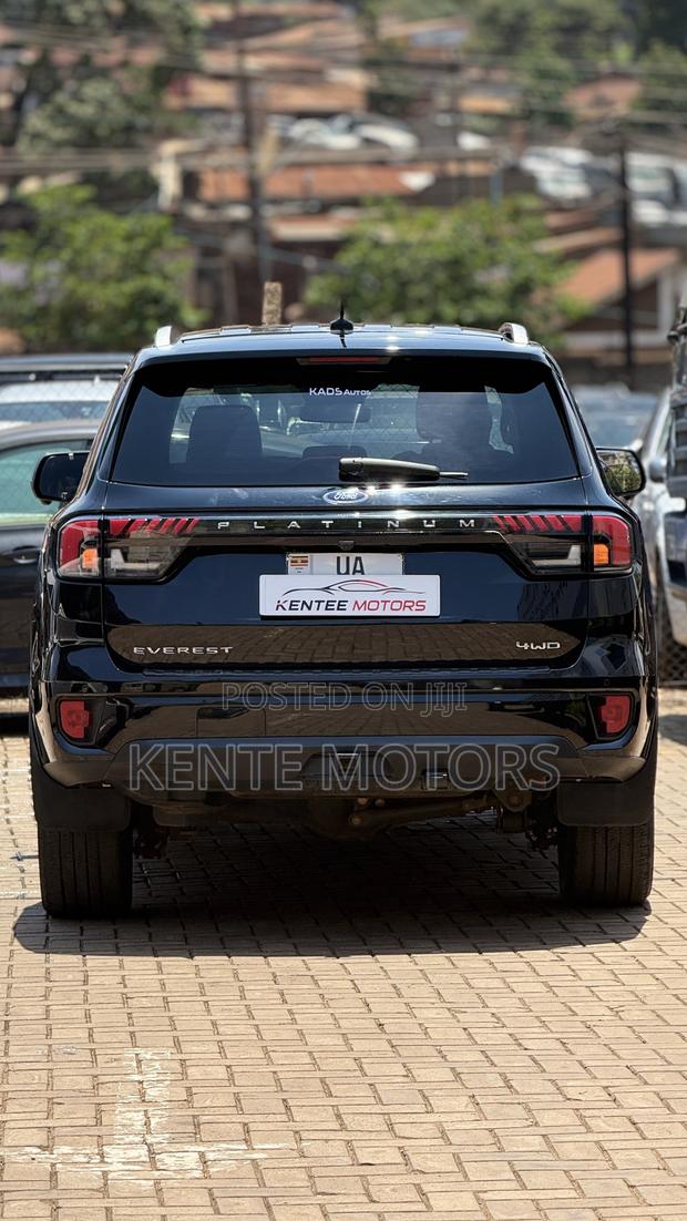 Ford Everest 2023 Black