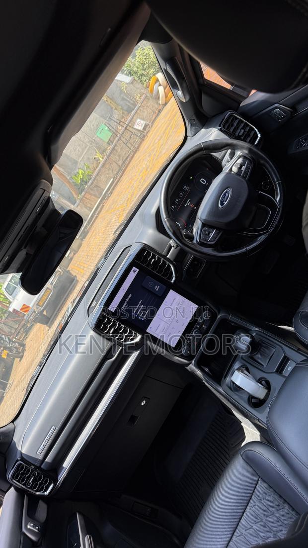 Ford Everest 2023 Black