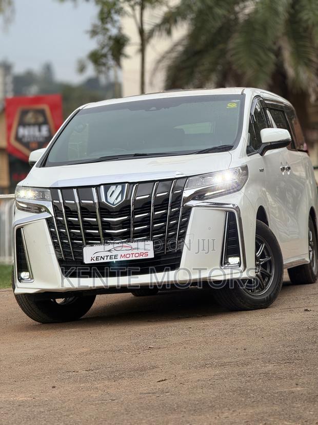 Toyota Alphard 2.5 Hybrid AWD 2023 White