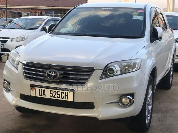 Toyota Vanguard 2010 White