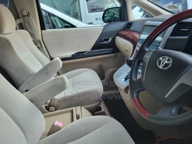 Toyota Alphard 2.4 Petrol AWD 2012 White