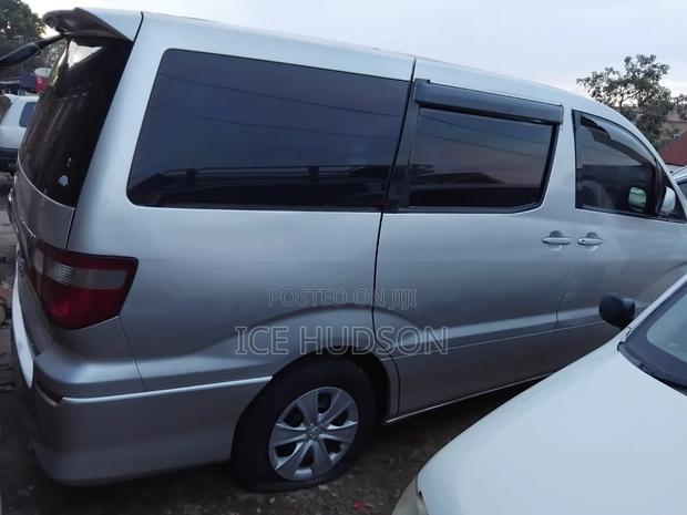 Toyota Noah 2001 Silver