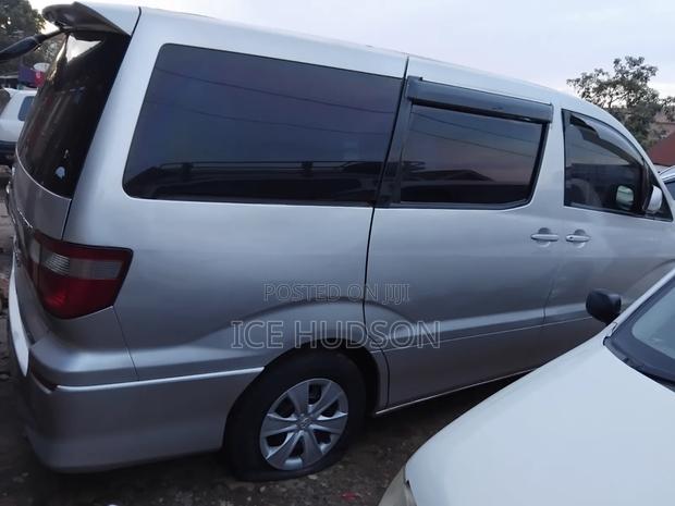 Toyota Noah 2001 Silver