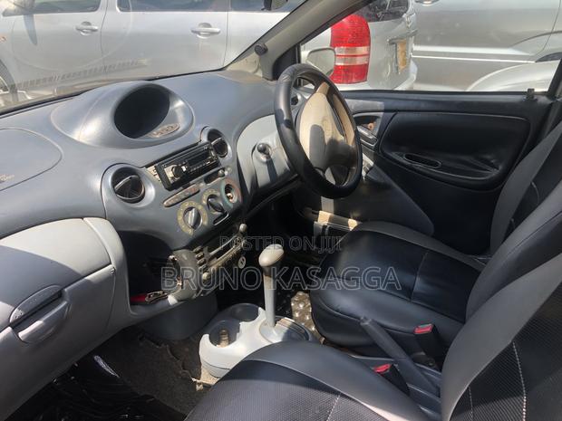 Toyota Vitz 2001 Silver