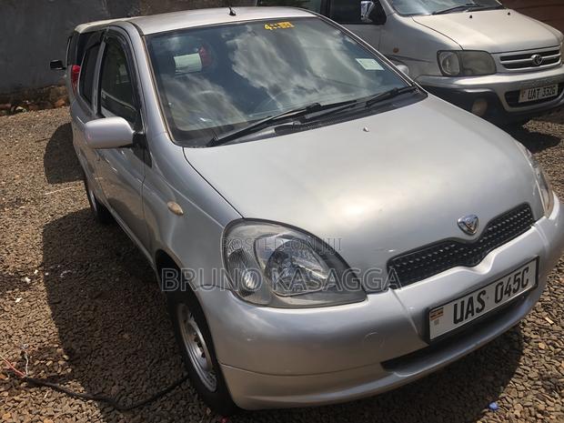 Toyota Vitz 2001 Silver