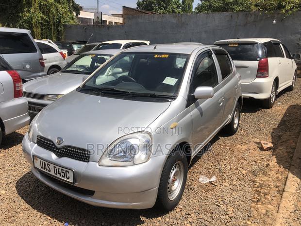Toyota Vitz 2001 Silver