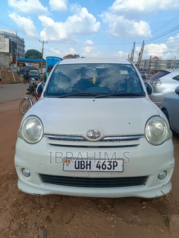 Toyota Sienta 2010 White