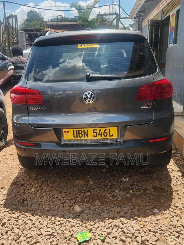 Volkswagen Tiguan 2012 Gray