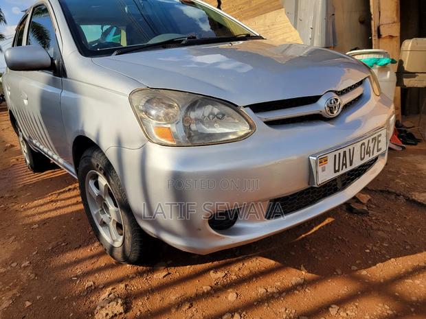 Toyota Platz 1.5 FWD 2003 Silver