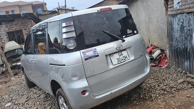 Toyota Sienta 2007 Silver