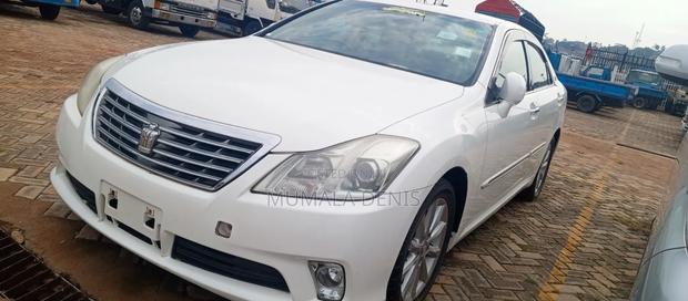 Toyota Crown 2013 White