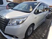 Toyota Noah 1.8 FWD Hybrid (7 seater) 2015 White for sale