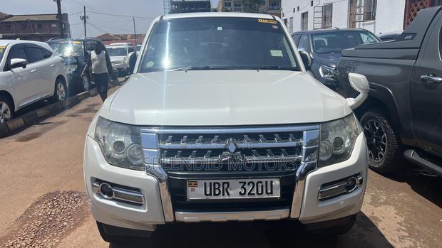 Mitsubishi Pajero 2010 White