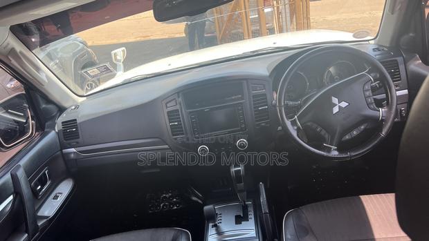 Mitsubishi Pajero 2010 White