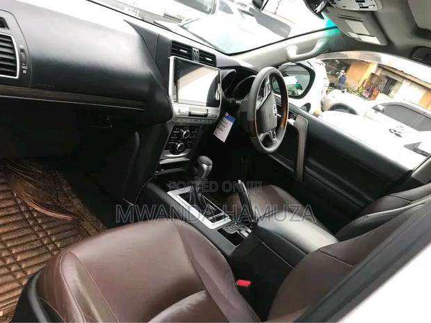 Toyota Land Cruiser Prado 2018 White