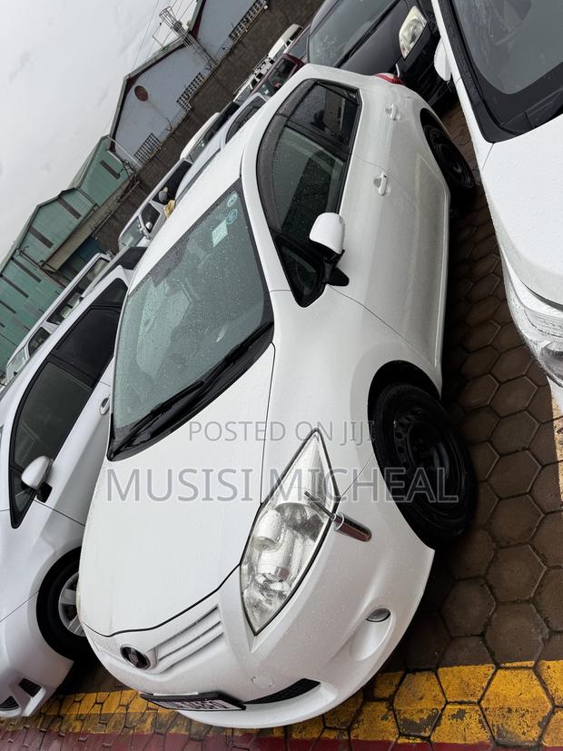 Toyota Auris 2011 White