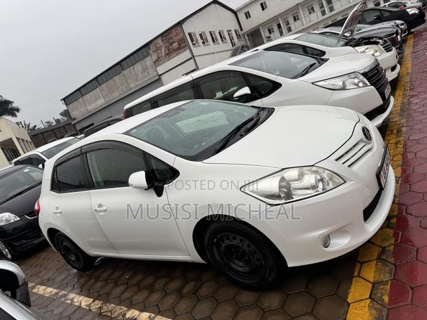 Toyota Auris 2011 White