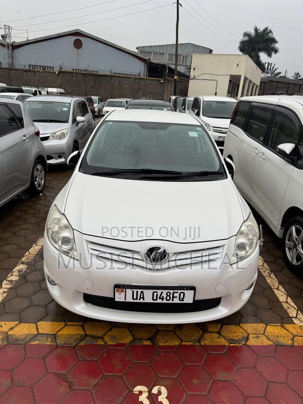 Toyota Auris 2011 White