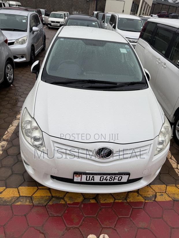 Toyota Auris 2011 White