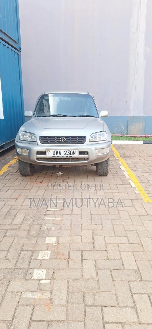 Toyota RAV4 Base FWD 1999