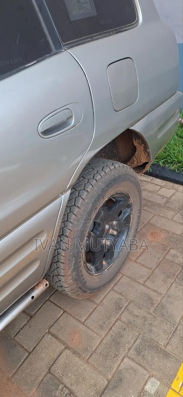 Toyota RAV4 Base FWD 1999