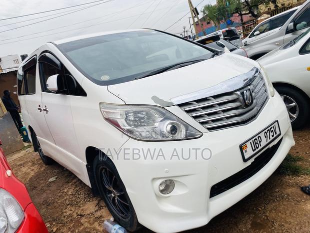 Toyota Alphard 2.4 Petrol FWD 2012