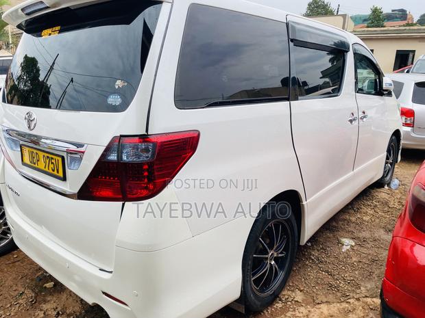 Toyota Alphard 2.4 Petrol FWD 2012
