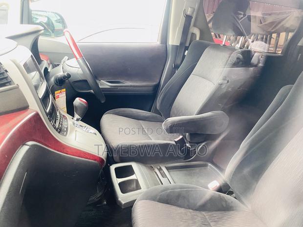 Toyota Alphard 2.4 Petrol FWD 2012