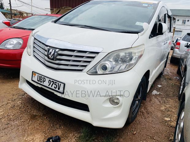 Toyota Alphard 2.4 Petrol FWD 2012