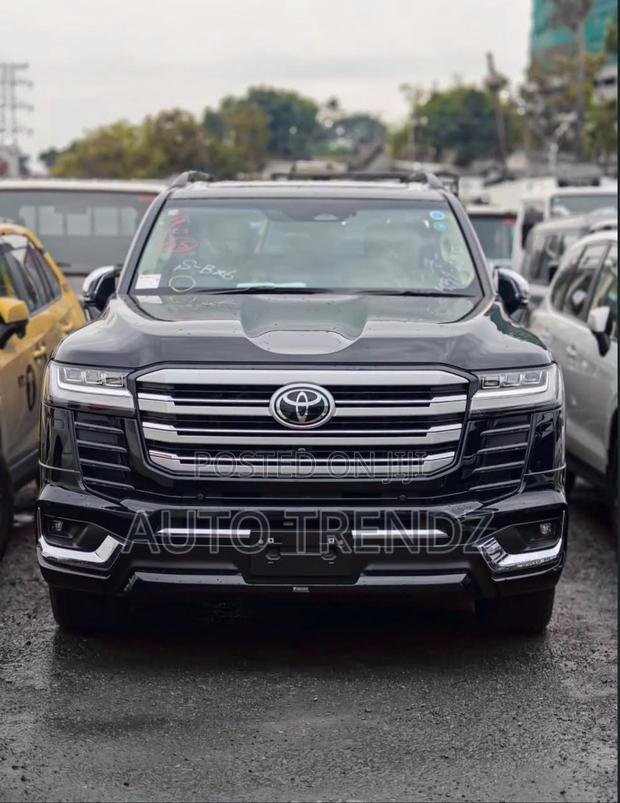 Toyota Land Cruiser LC300 2025 Black