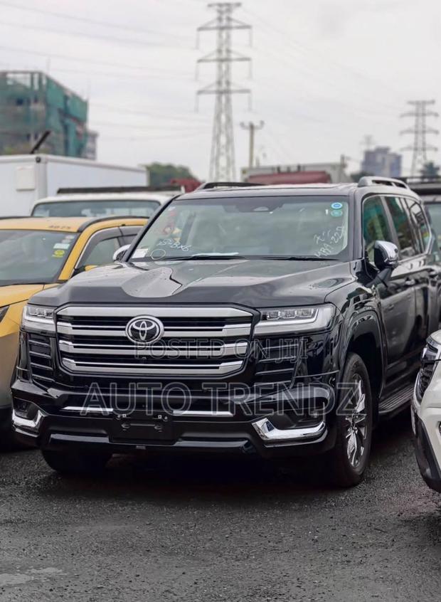 Toyota Land Cruiser LC300 2025 Black