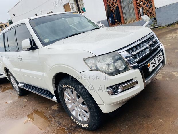 Mitsubishi Pajero 2012 White