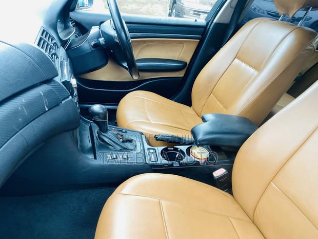 BMW 318i 2002 Gold
