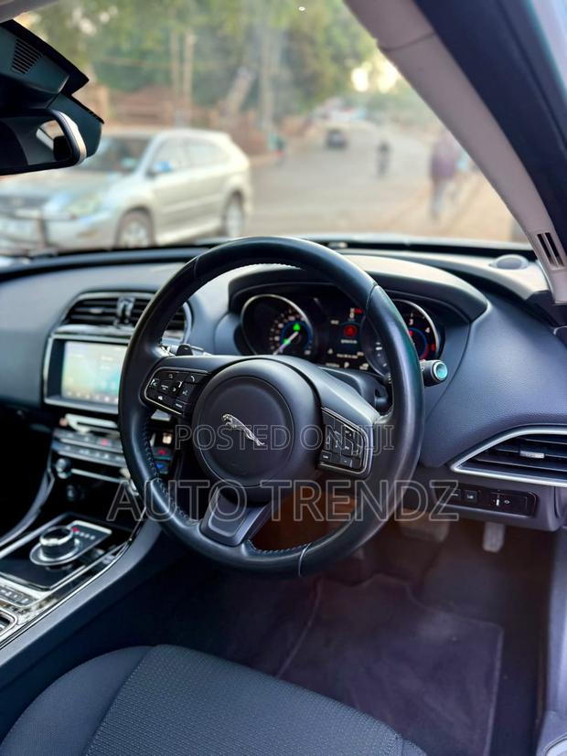 Jaguar XE 20d R-Sport AWD 2017 White