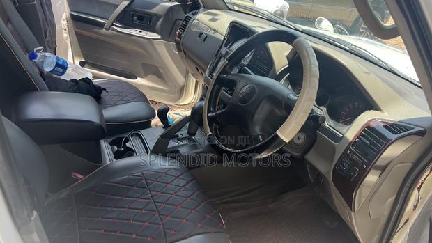 Mitsubishi Pajero 2002 White