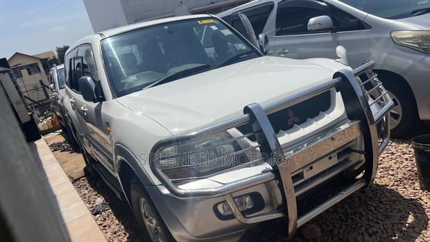 Mitsubishi Pajero 2002 White