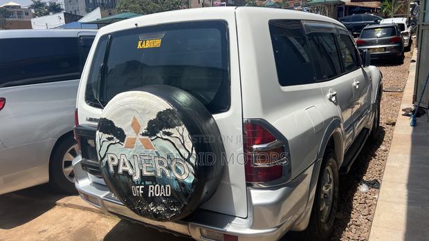 Mitsubishi Pajero 2002 White