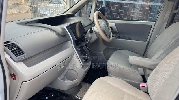 Toyota Noah 2010 White