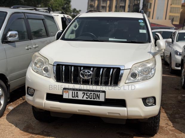 Toyota Land Cruiser Prado 2010 White