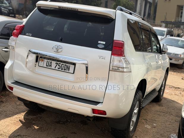Toyota Land Cruiser Prado 2010 White