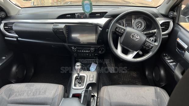 Toyota Hilux 2022 Green