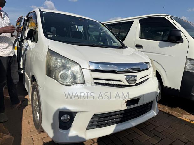 Toyota Noah 2013 White