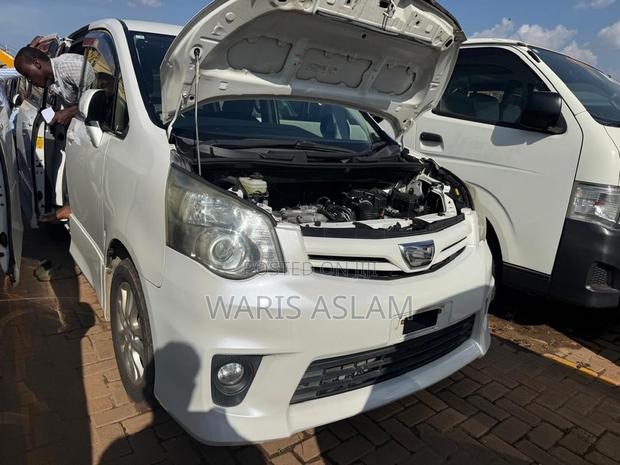 Toyota Noah 2013 White