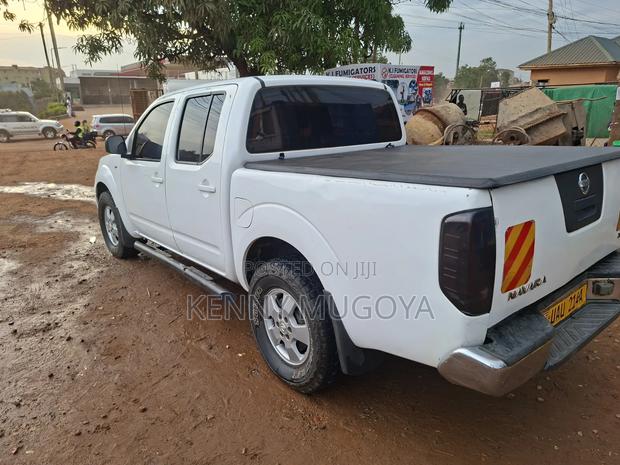 Nissan Navara 2012 White