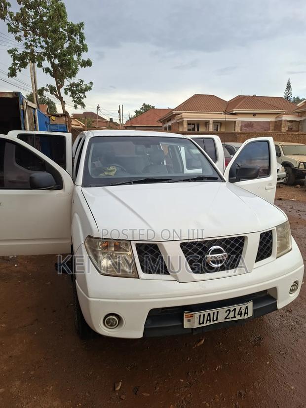 Nissan Navara 2012 White