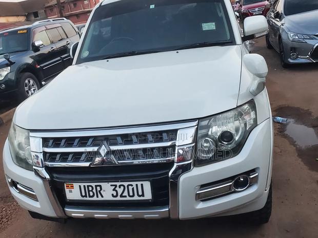 Mitsubishi Pajero 2010 White