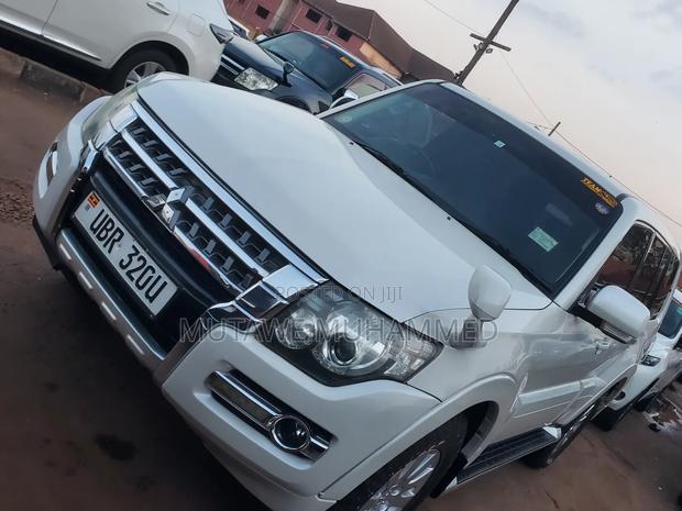 Mitsubishi Pajero 2010 White