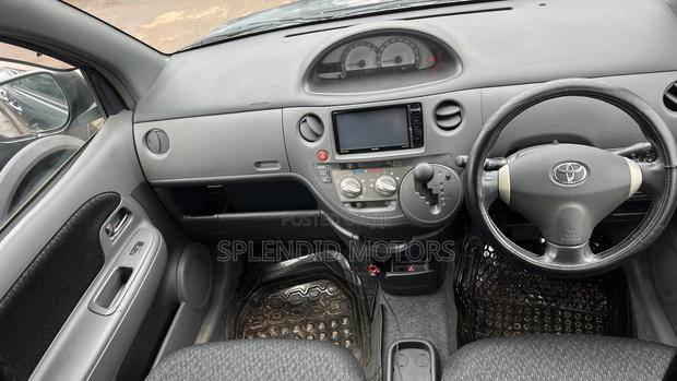Toyota Sienta 2011 Gray