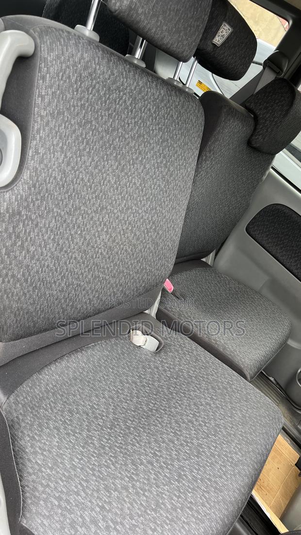 Toyota Sienta 2011 Gray